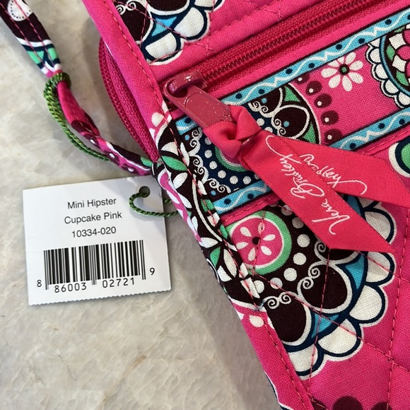 💗NWT💗 Vera Bradley Cupcakes Pink Mini Hipster - Picture 2 of 7